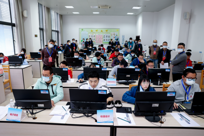 技能点亮梦想，匠心创造辉煌