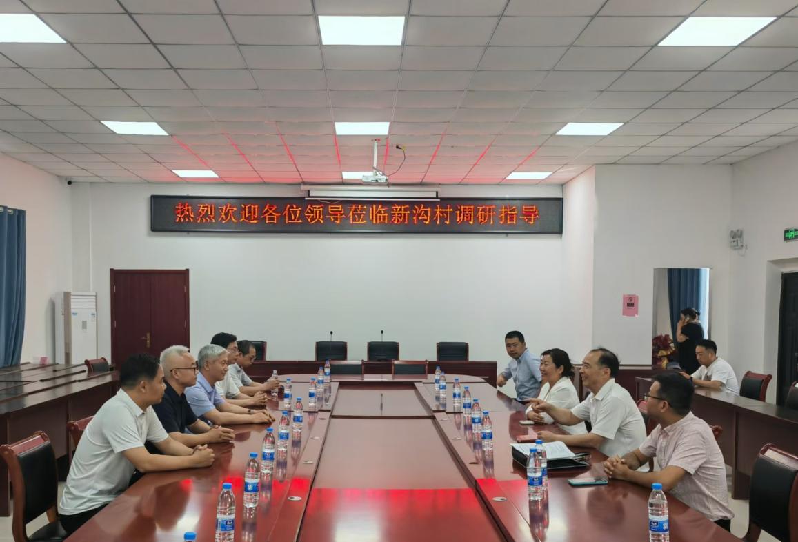 校党委副书记、工会主席王治浩一行赴赴新沟村调研定点帮扶工作