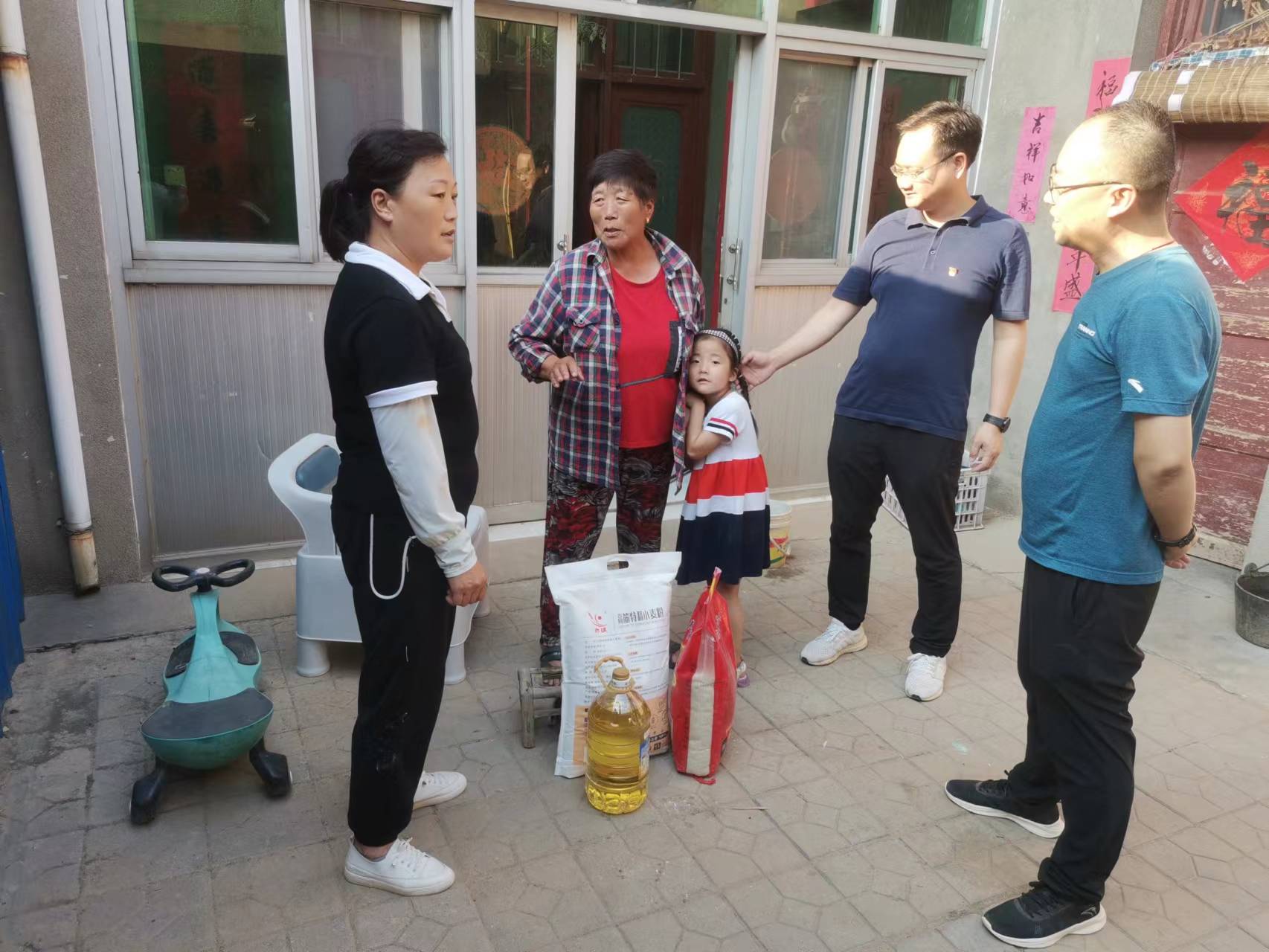浓浓关怀传党恩声声温暖党员心——汜水镇新沟村开展迎“七一”走访慰问活动
