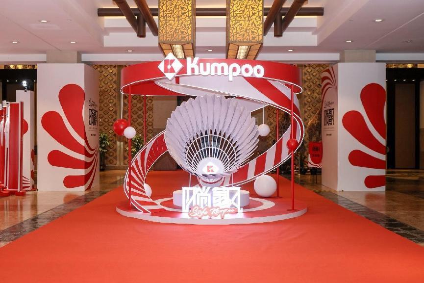 薰风销售总经理黄栋先生在发布会上发表了开场致辞,他表示,薰风已经