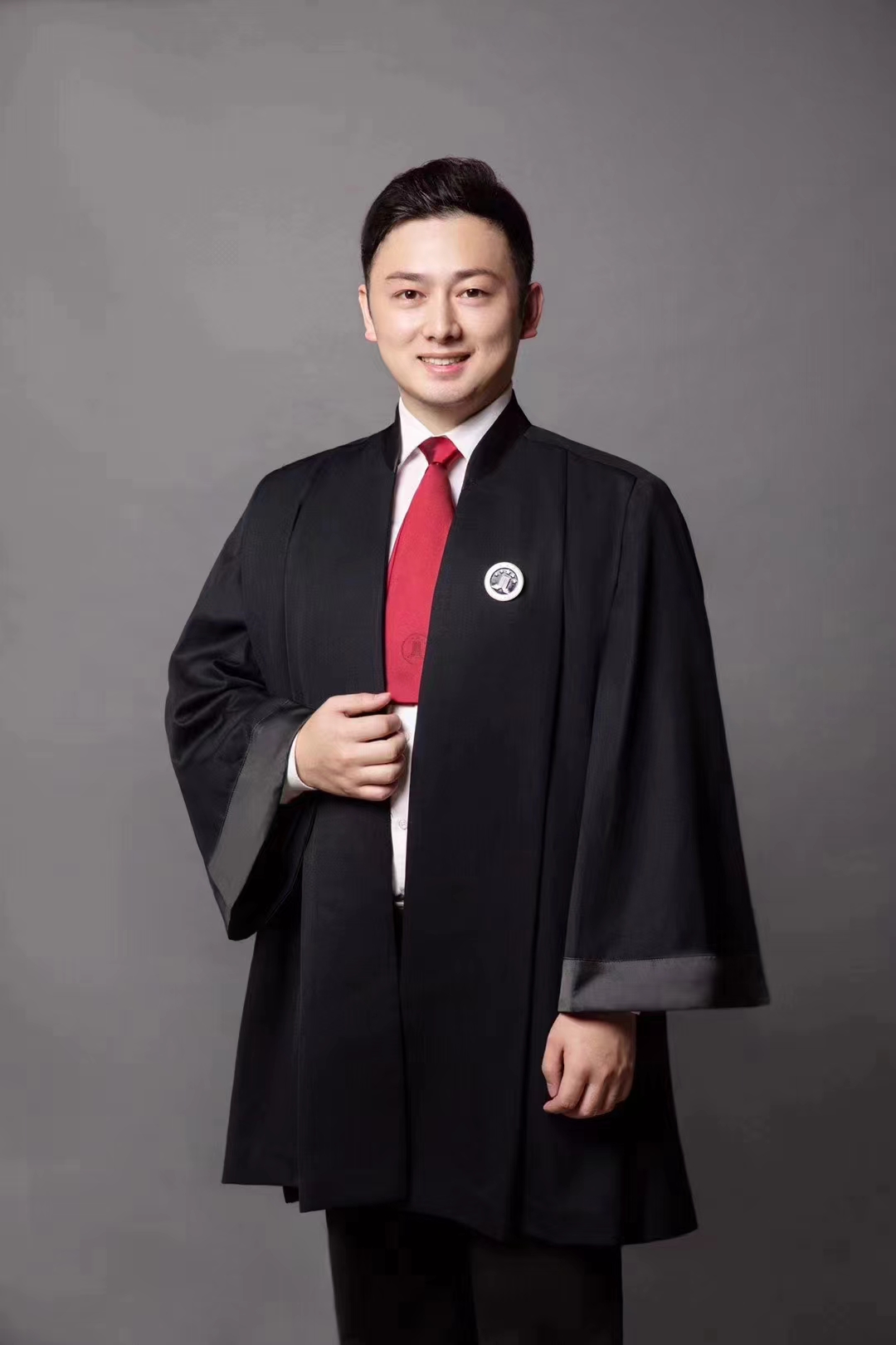 刑辩披袍勇上阵 ——访北京冠领（深圳）律师事务所党支部书记卢显颖图1