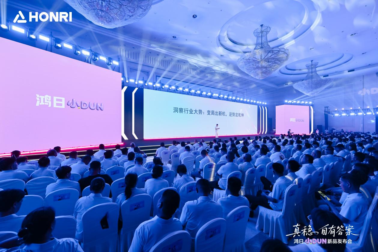 高颜值安全接娃车”鸿日小DUN，重构休三价值新格局！